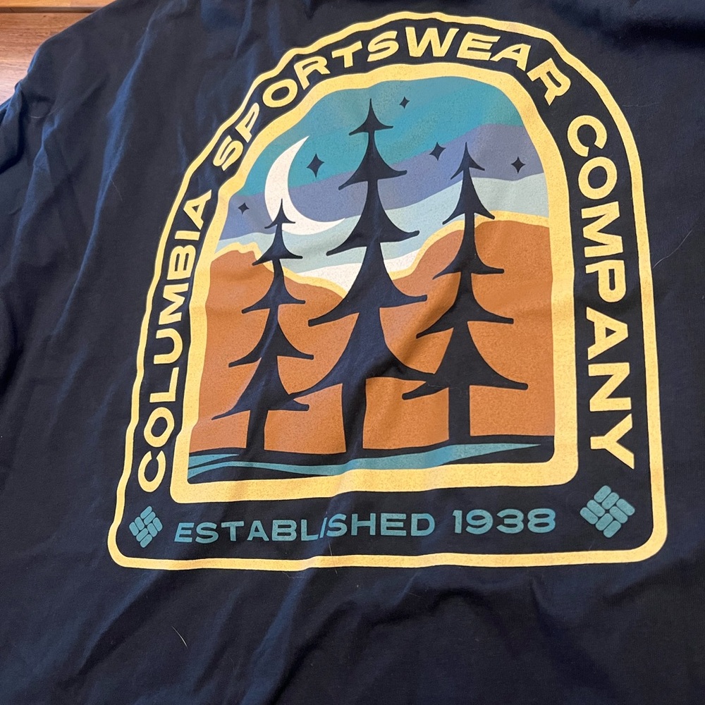 Columbia Graphic T-Shirt in Navy Blue